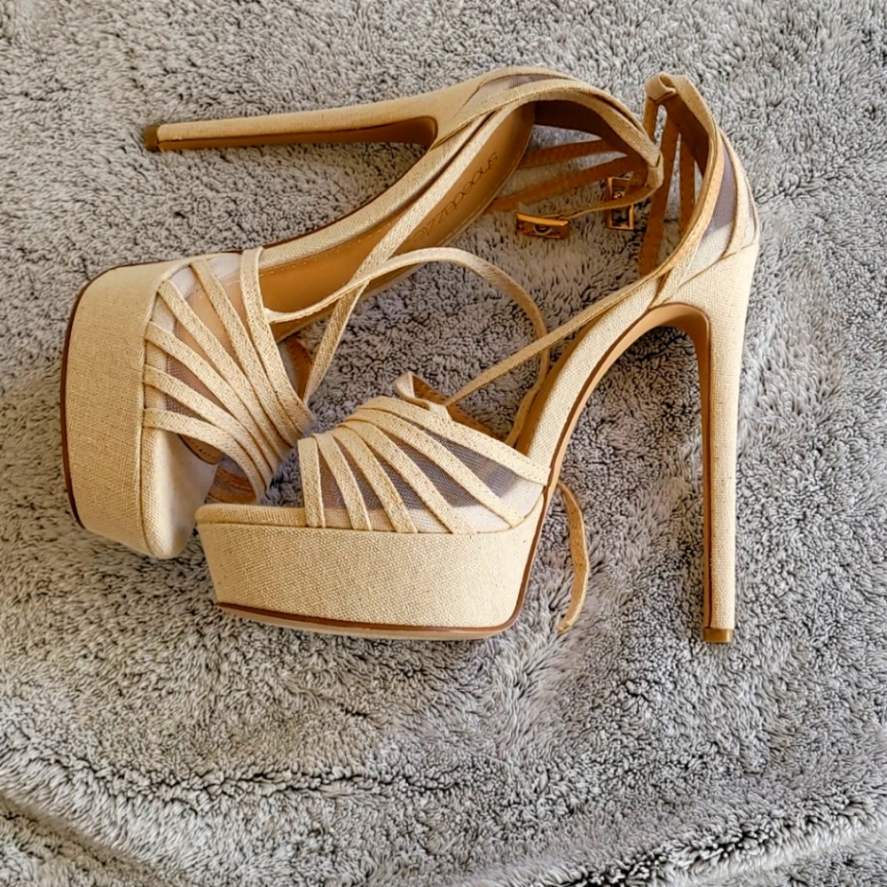 Gorgeous beige heels